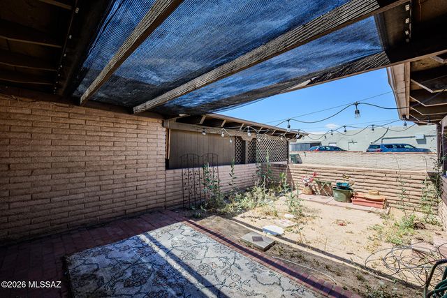 2406 N Shade Tree Circle, Tucson, AZ 85715