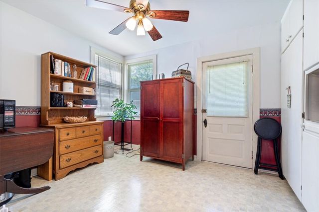 830 S Washington Street, Siloam Springs, AR 72761