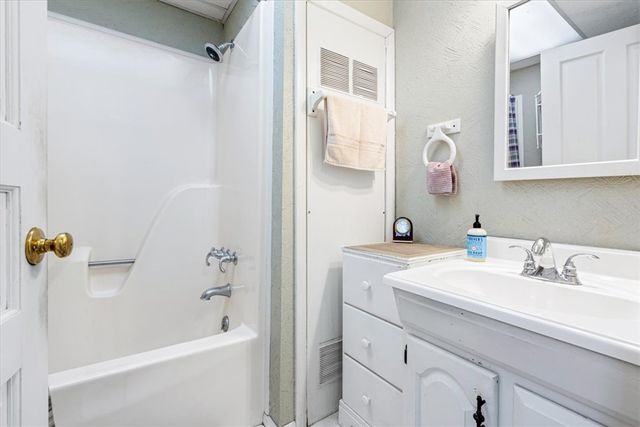 830 S Washington Street, Siloam Springs, AR 72761