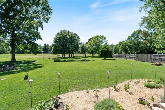 830 S Washington Street, Siloam Springs, AR 72761