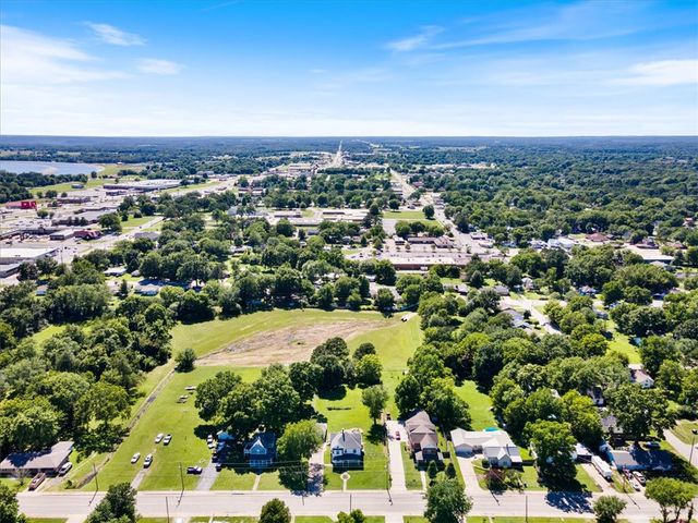 830 S Washington Street, Siloam Springs, AR 72761