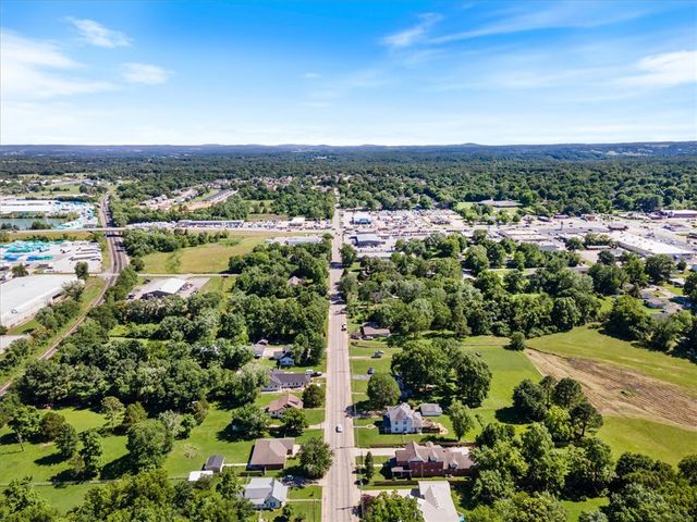 830 S Washington Street, Siloam Springs, AR 72761