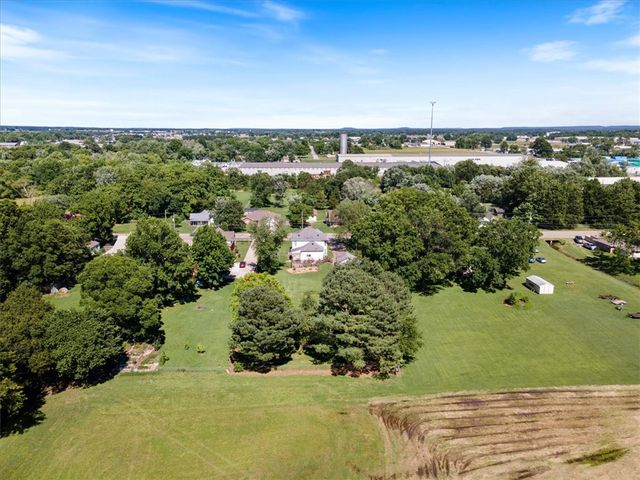 830 S Washington Street, Siloam Springs, AR 72761
