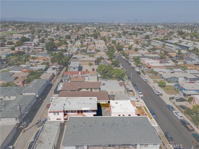 11145 Raymond, Los Angeles, CA 90044