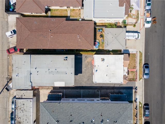 11145 Raymond, Los Angeles, CA 90044