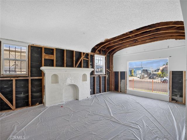 11145 Raymond, Los Angeles, CA 90044
