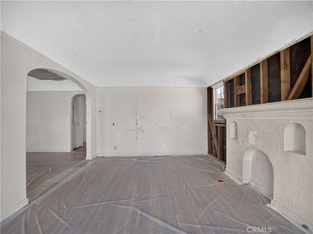 11145 Raymond, Los Angeles, CA 90044