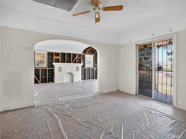 11145 Raymond, Los Angeles, CA 90044