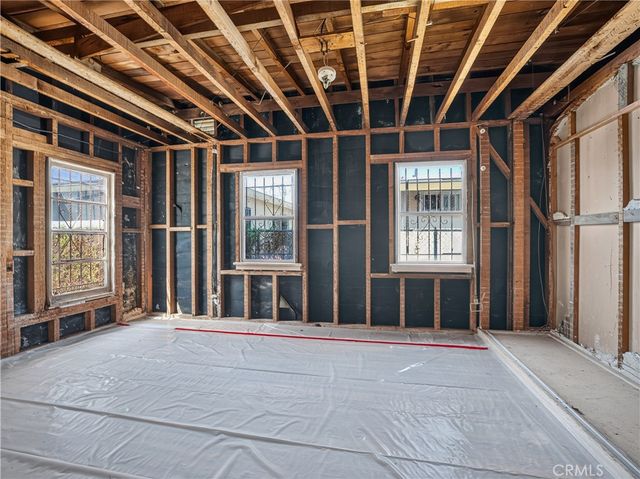 11145 Raymond, Los Angeles, CA 90044
