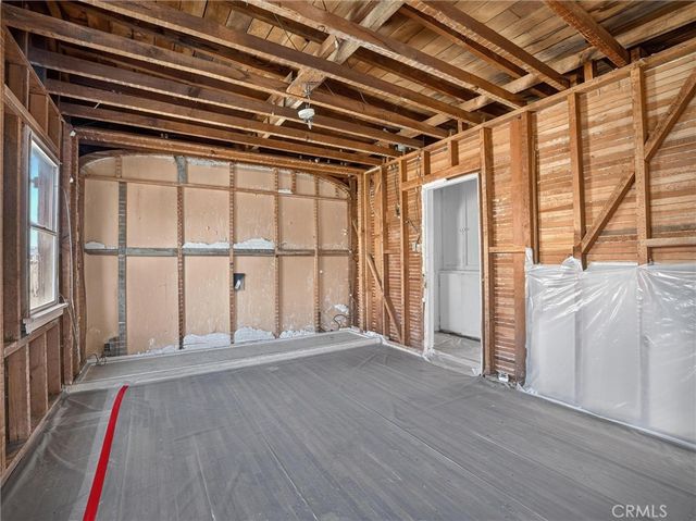 11145 Raymond, Los Angeles, CA 90044