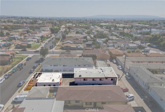 11145 Raymond, Los Angeles, CA 90044