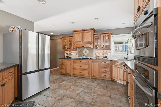 7755 Macedonia Lane, Salem Township, MI 48168