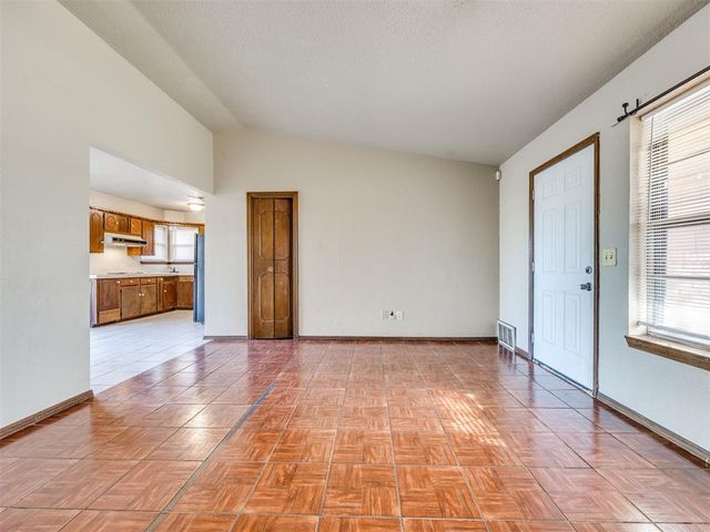 837 Briarlane Road, Del City, OK 73115