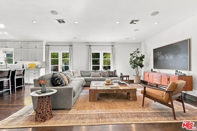 4363 Irvine Avenue, Studio City, CA 91604