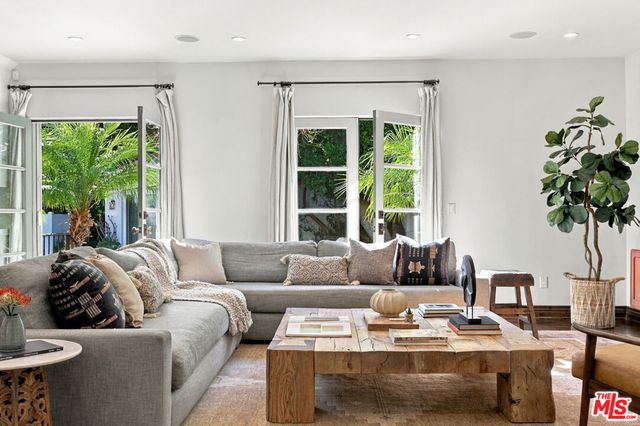 4363 Irvine Avenue, Studio City, CA 91604