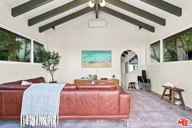4363 Irvine Avenue, Studio City, CA 91604