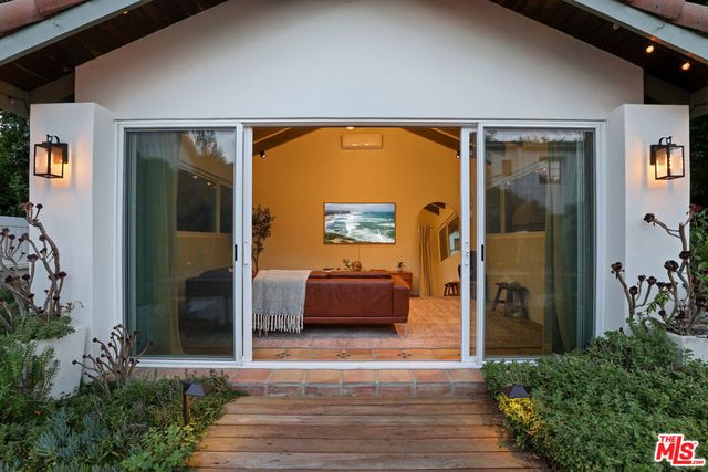 4363 Irvine Avenue, Studio City, CA 91604