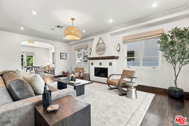 4363 Irvine Avenue, Studio City, CA 91604
