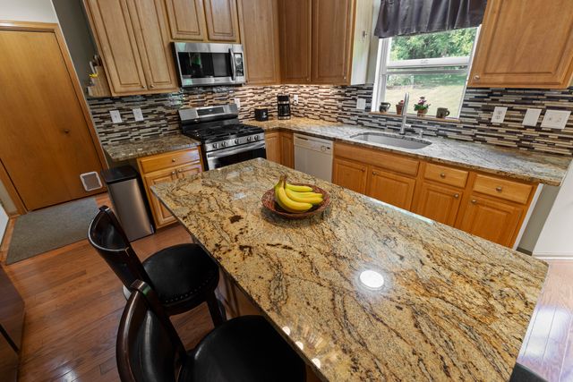 706 W Hampton Avenue, Loves Park, IL 61111