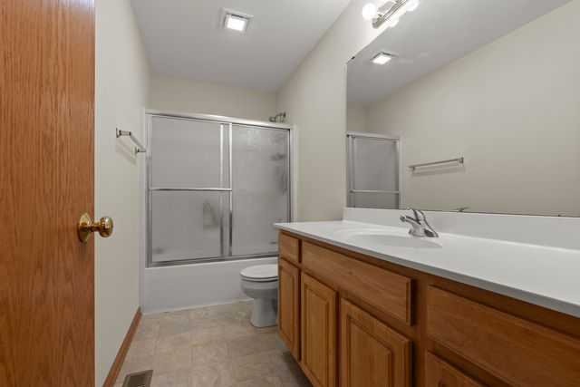 706 W Hampton Avenue, Loves Park, IL 61111