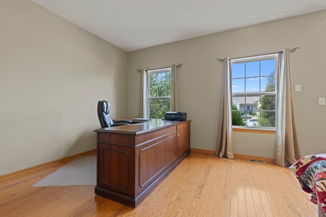 706 W Hampton Avenue, Loves Park, IL 61111