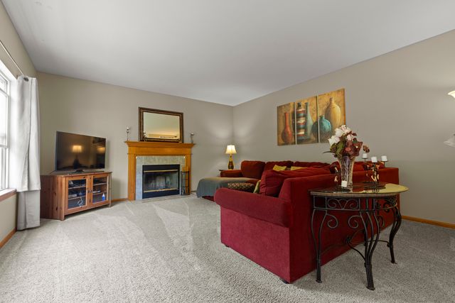706 W Hampton Avenue, Loves Park, IL 61111