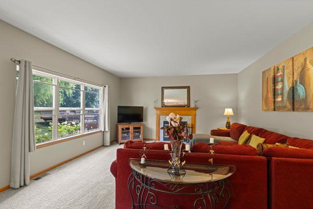 706 W Hampton Avenue, Loves Park, IL 61111