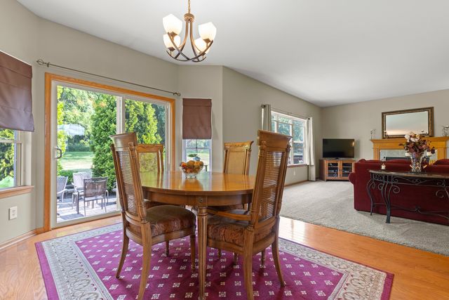 706 W Hampton Avenue, Loves Park, IL 61111