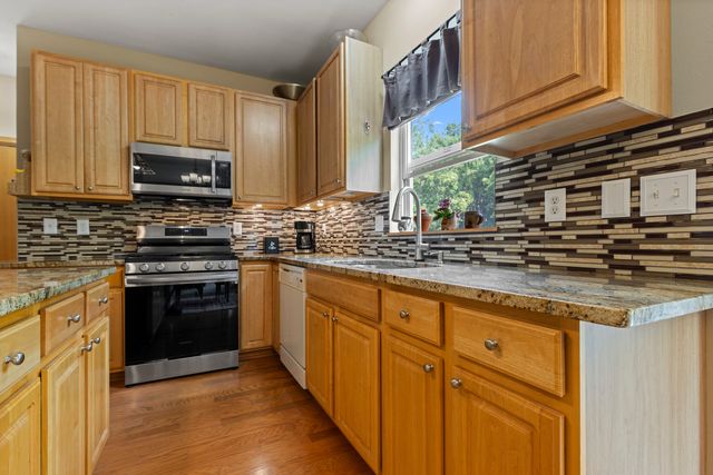 706 W Hampton Avenue, Loves Park, IL 61111