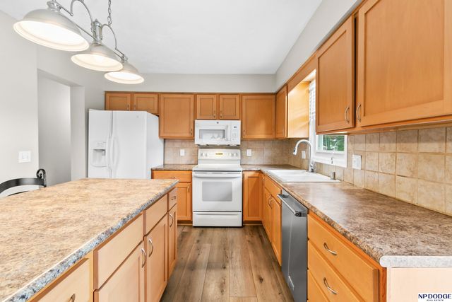 9340 Pratt Circle, Omaha, NE 68134