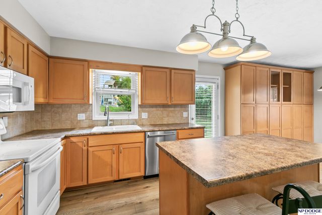 9340 Pratt Circle, Omaha, NE 68134