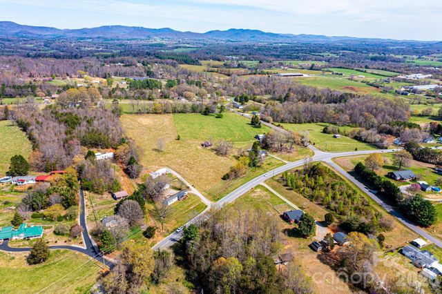 3554 Us Hwy 64 90 Highway W, Taylorsville, NC 28681