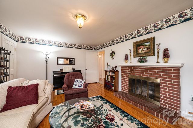 3554 Us Hwy 64 90 Highway W, Taylorsville, NC 28681