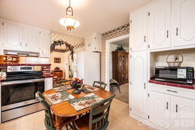 3554 Us Hwy 64 90 Highway W, Taylorsville, NC 28681