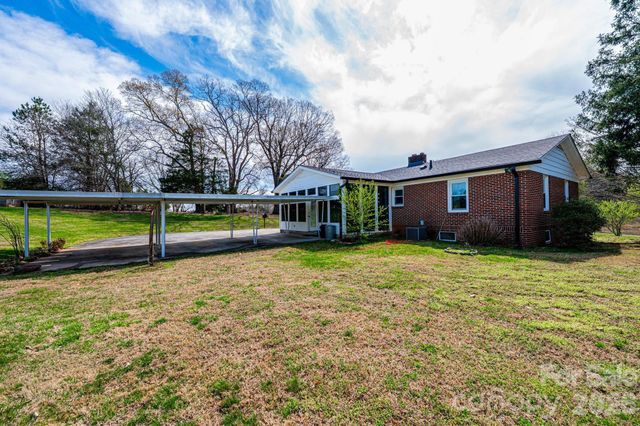 3554 Us Hwy 64 90 Highway W, Taylorsville, NC 28681