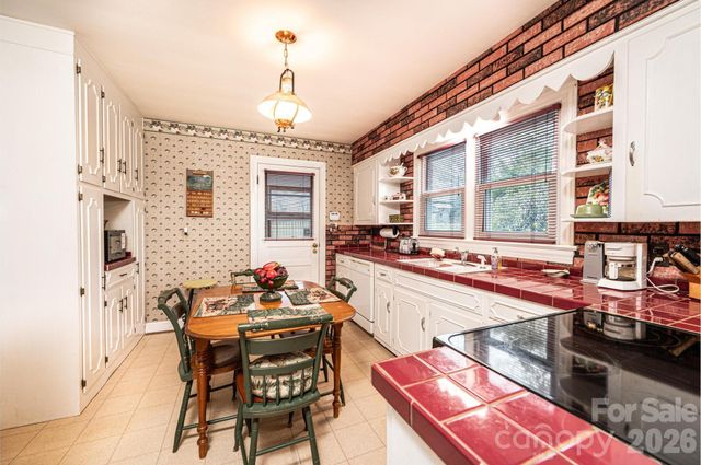 3554 Us Hwy 64 90 Highway W, Taylorsville, NC 28681