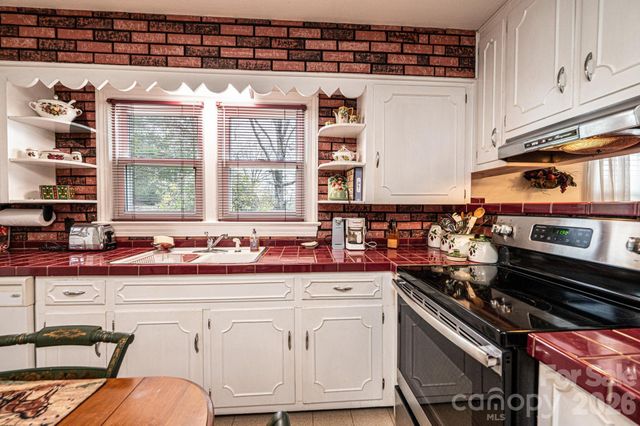 3554 Us Hwy 64 90 Highway W, Taylorsville, NC 28681