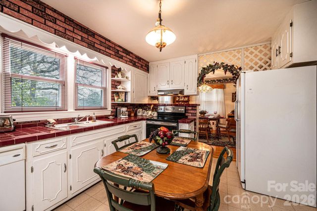 3554 Us Hwy 64 90 Highway W, Taylorsville, NC 28681