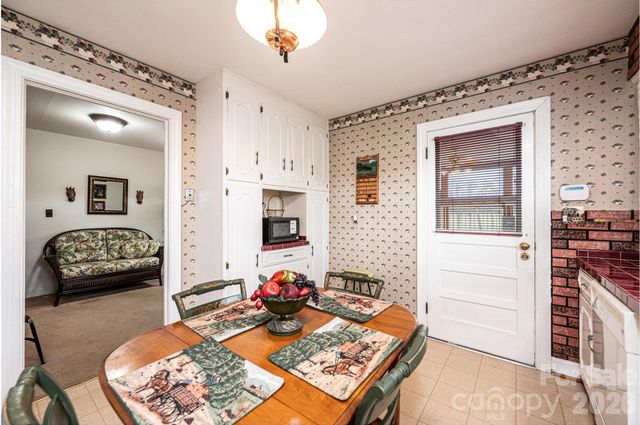 3554 Us Hwy 64 90 Highway W, Taylorsville, NC 28681