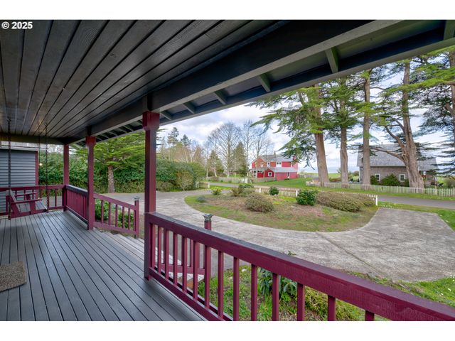 34009 TERRITORY Rd, Oysterville, WA 98641