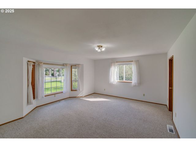 34009 TERRITORY Rd, Oysterville, WA 98641