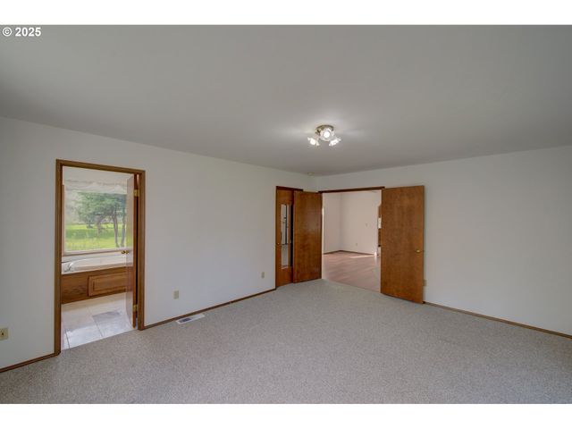 34009 TERRITORY Rd, Oysterville, WA 98641