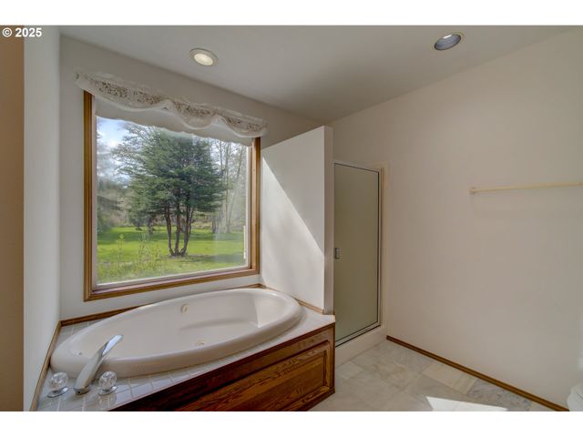 34009 TERRITORY Rd, Oysterville, WA 98641