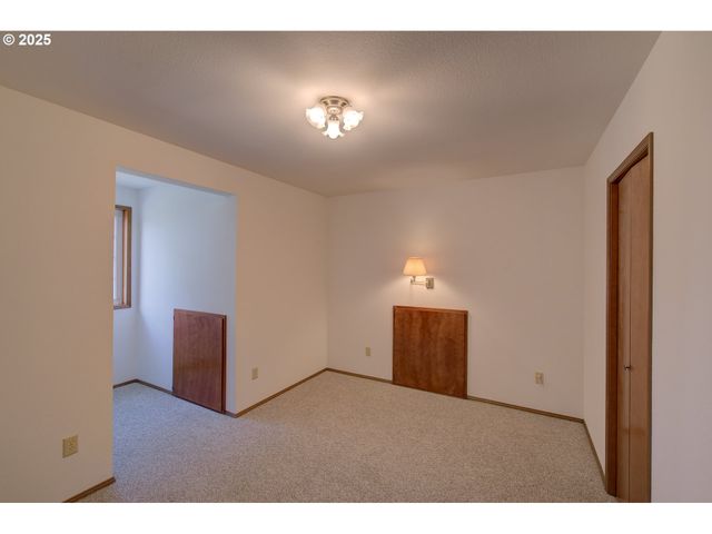 34009 TERRITORY Rd, Oysterville, WA 98641