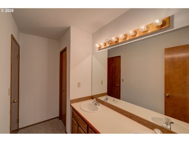 34009 TERRITORY Rd, Oysterville, WA 98641