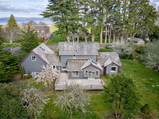 34009 TERRITORY Rd, Oysterville, WA 98641