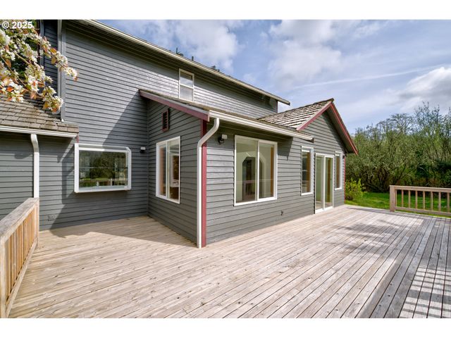 34009 TERRITORY Rd, Oysterville, WA 98641