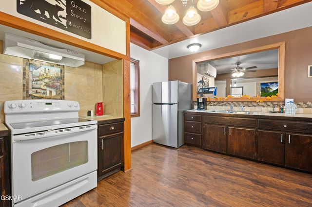 4346 Grindstone Ridge Road, Pigeon Forge, TN 37863