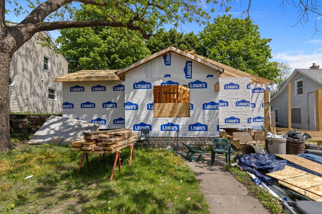 743 Davis Street, Rockford, IL 61107