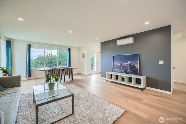 5930 18th Avenue S, Seattle, WA 98108